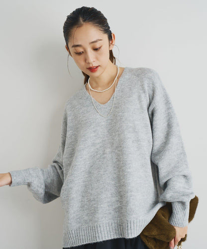 人氣單品・柔軟輕盈穿著感受 仿犛牛絨V領針織衫