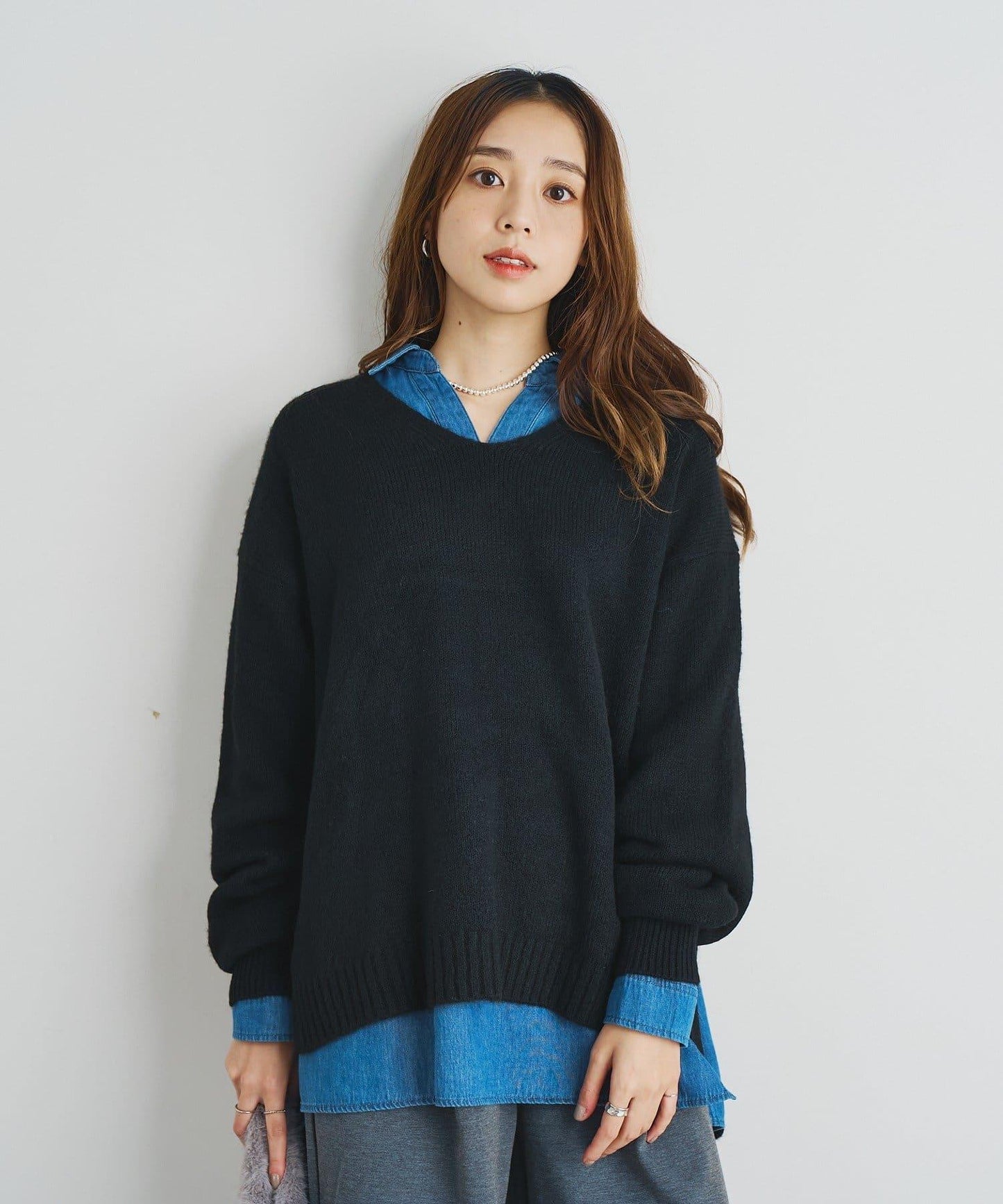 人氣單品・柔軟輕盈穿著感受 仿犛牛絨V領針織衫