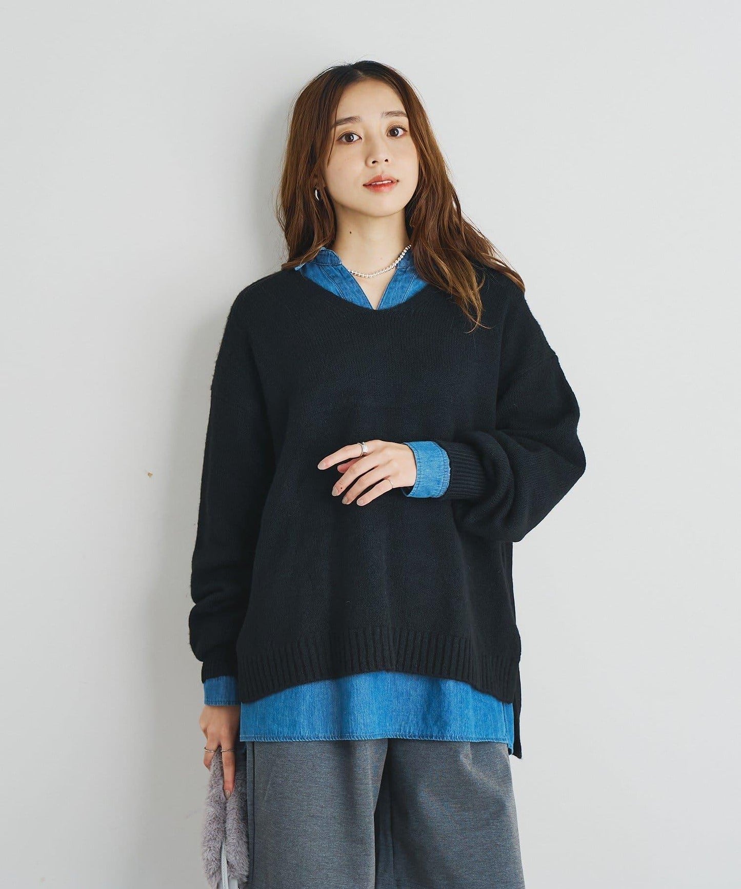 人氣單品・柔軟輕盈穿著感受 仿犛牛絨V領針織衫