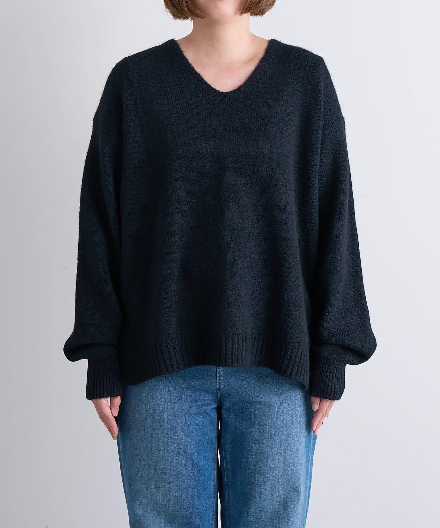 人氣單品・柔軟輕盈穿著感受 仿犛牛絨V領針織衫