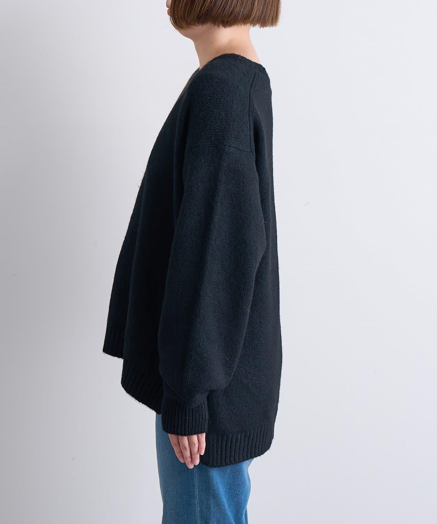 人氣單品・柔軟輕盈穿著感受 仿犛牛絨V領針織衫