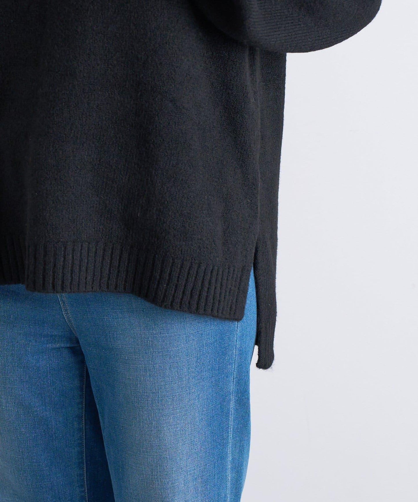 人氣單品・柔軟輕盈穿著感受 仿犛牛絨V領針織衫