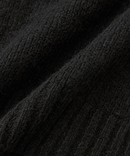 人氣單品・柔軟輕盈穿著感受 仿犛牛絨V領針織衫