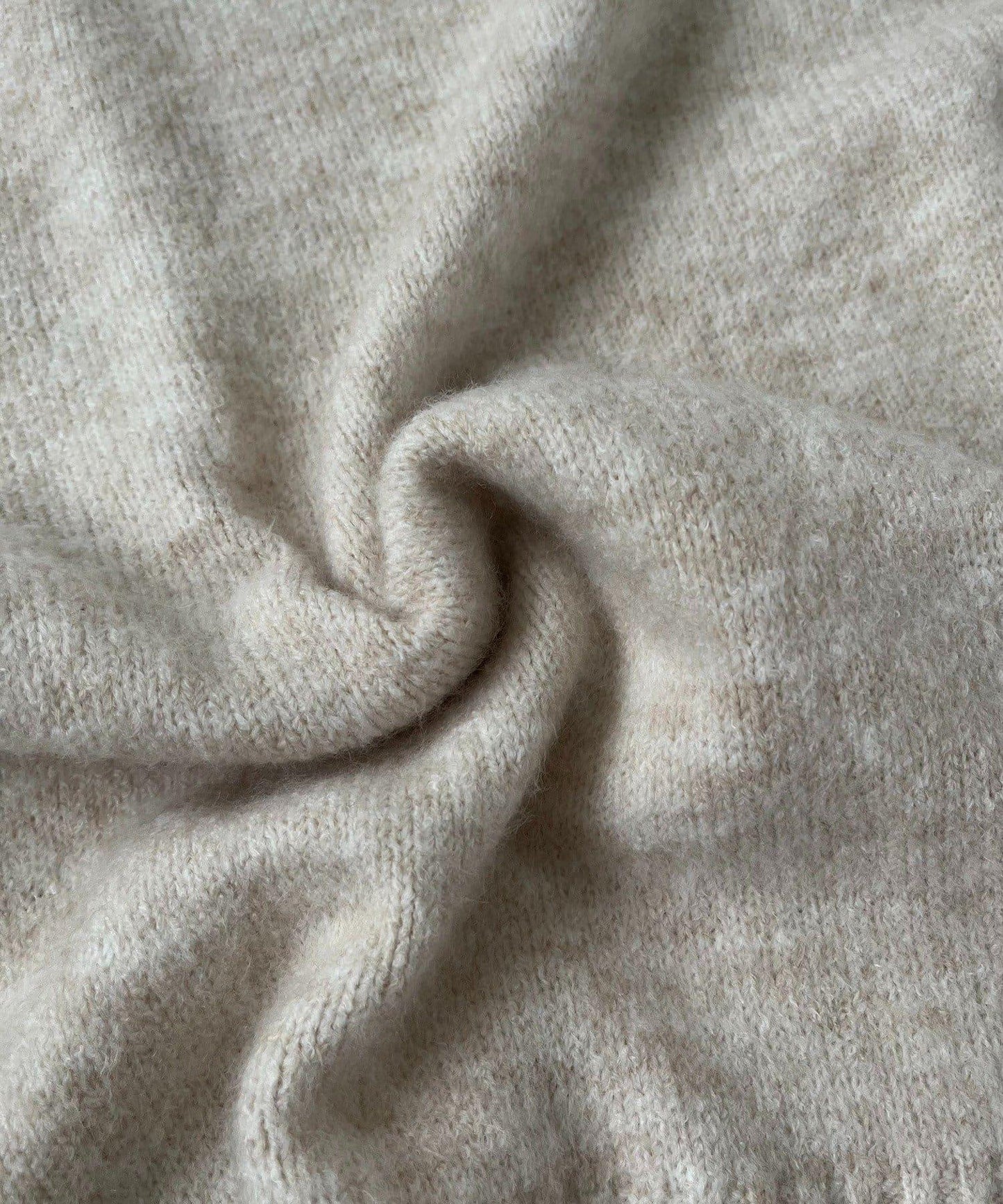 【前後兩穿】柔軟蓬鬆兩穿V領針織衫