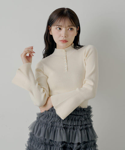 【SALON by Chico】喇叭袖不規則羅紋紐釦針織衫