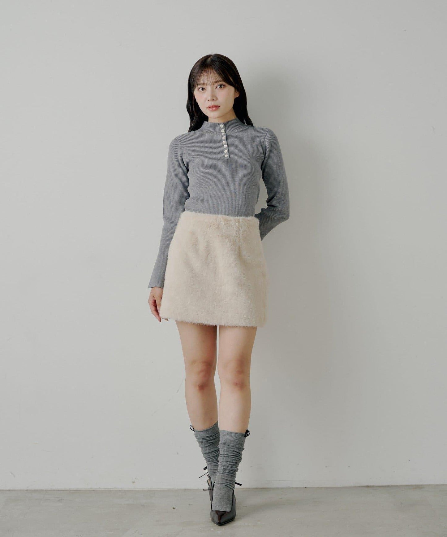 【SALON by Chico】喇叭袖不規則羅紋紐釦針織衫