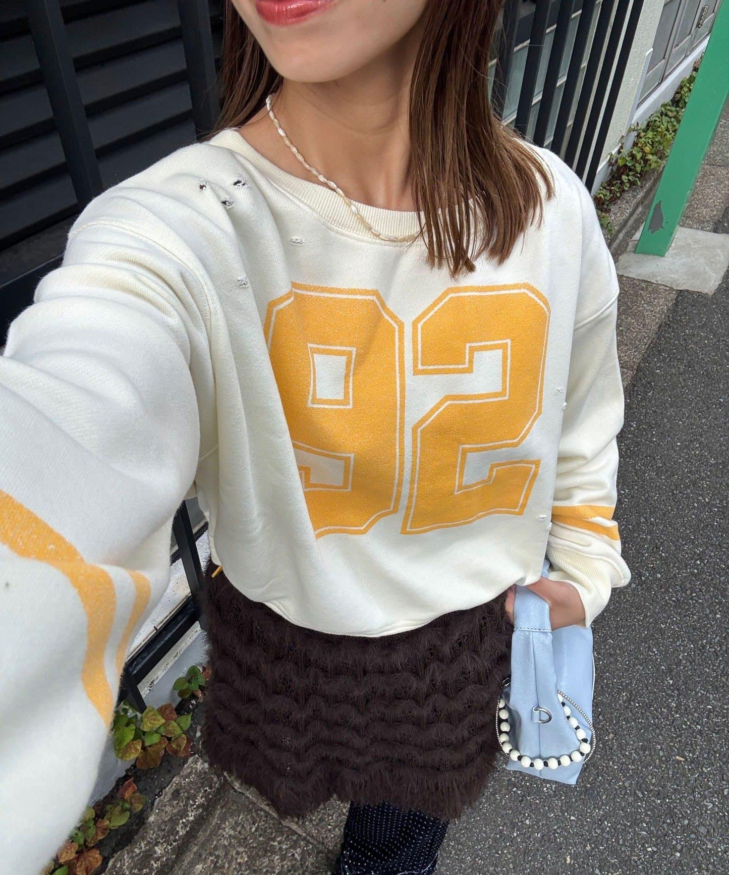 抽繩下襬數字印花短款衛衣