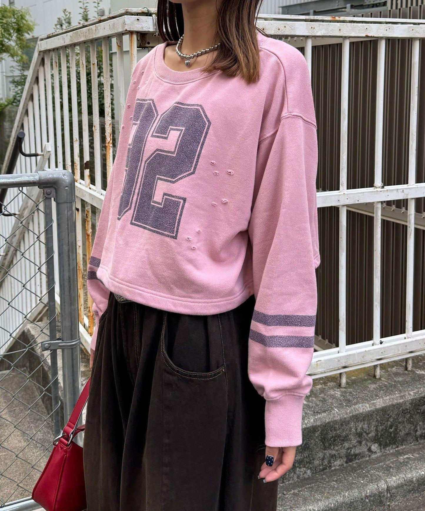 抽繩下襬數字印花短款衛衣