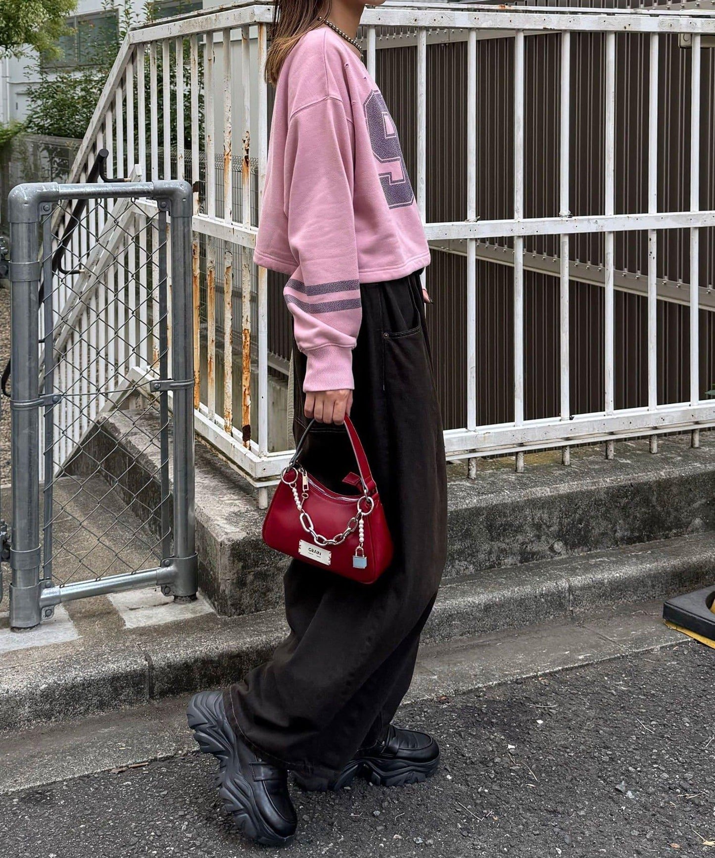 抽繩下襬數字印花短款衛衣