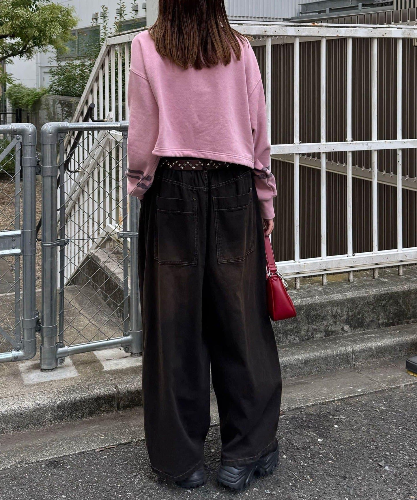 抽繩下襬數字印花短款衛衣