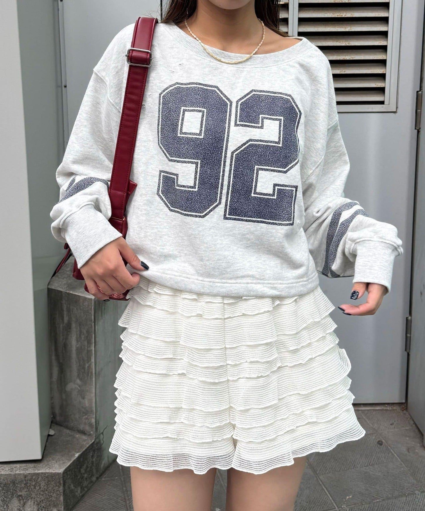 抽繩下襬數字印花短款衛衣