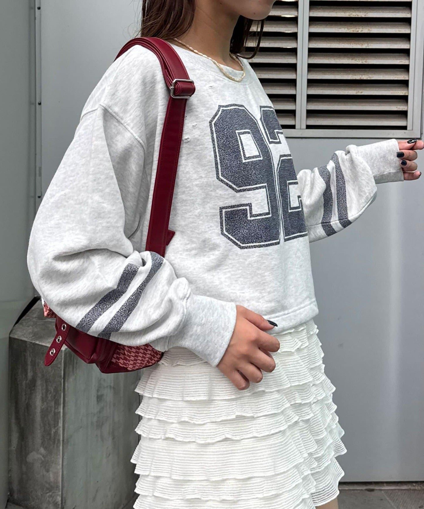 抽繩下襬數字印花短款衛衣