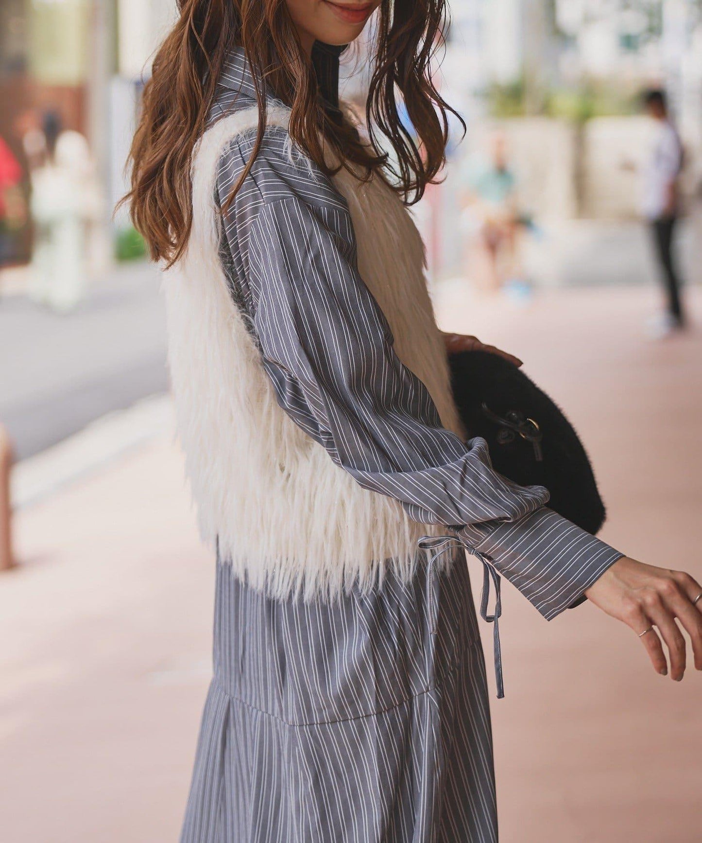 大人女性感羽毛針織背心