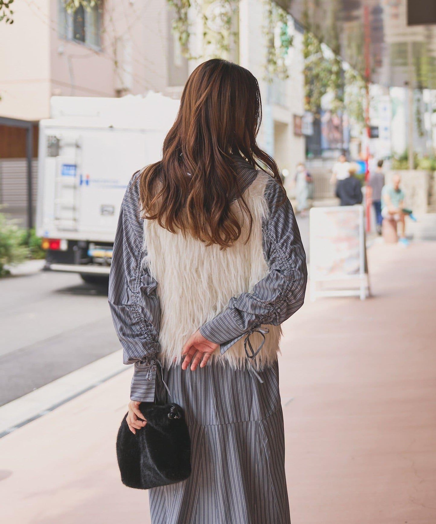 大人女性感羽毛針織背心