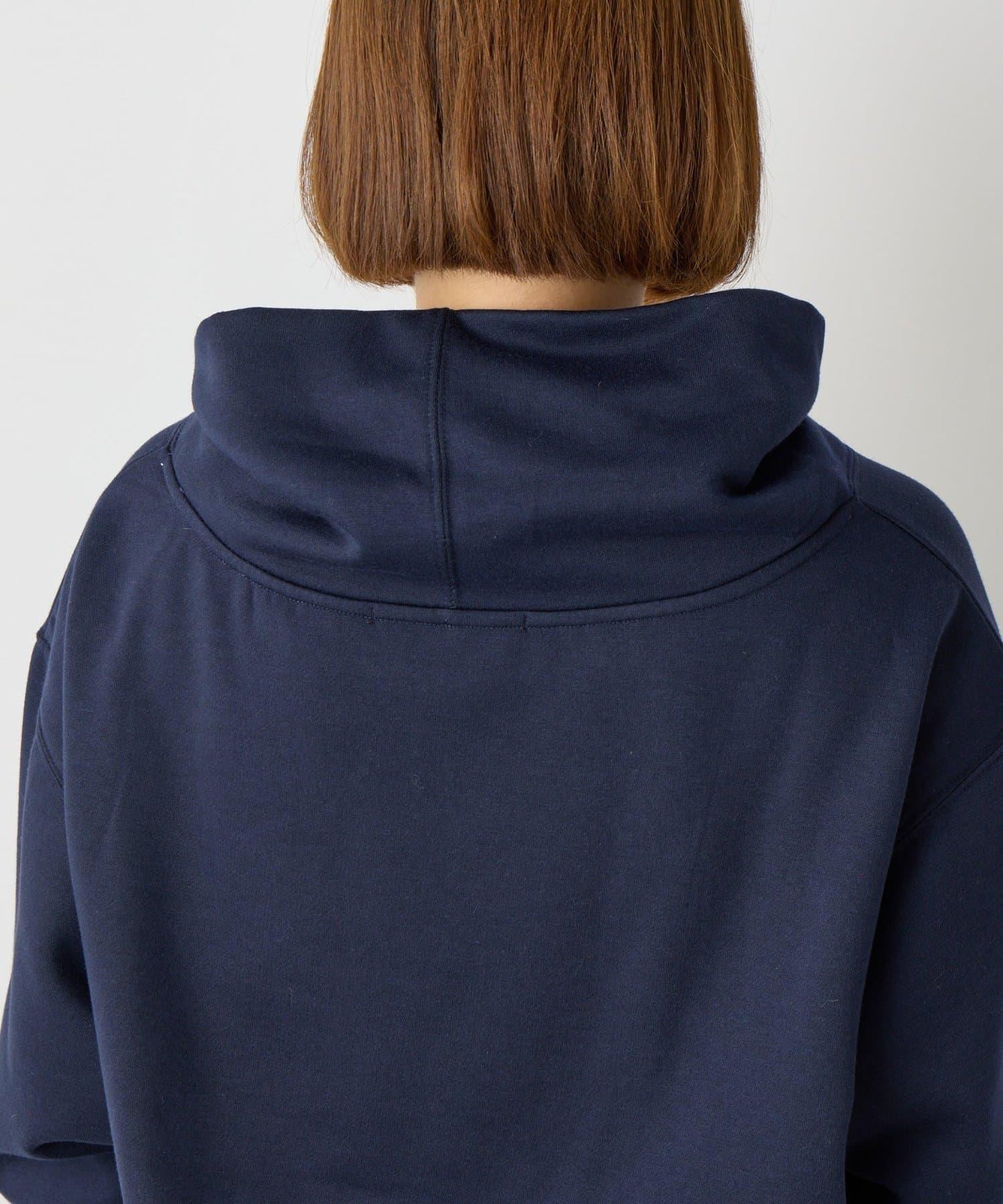 大人休閒風格內襯毛圈布標誌設計圓領套頭衫