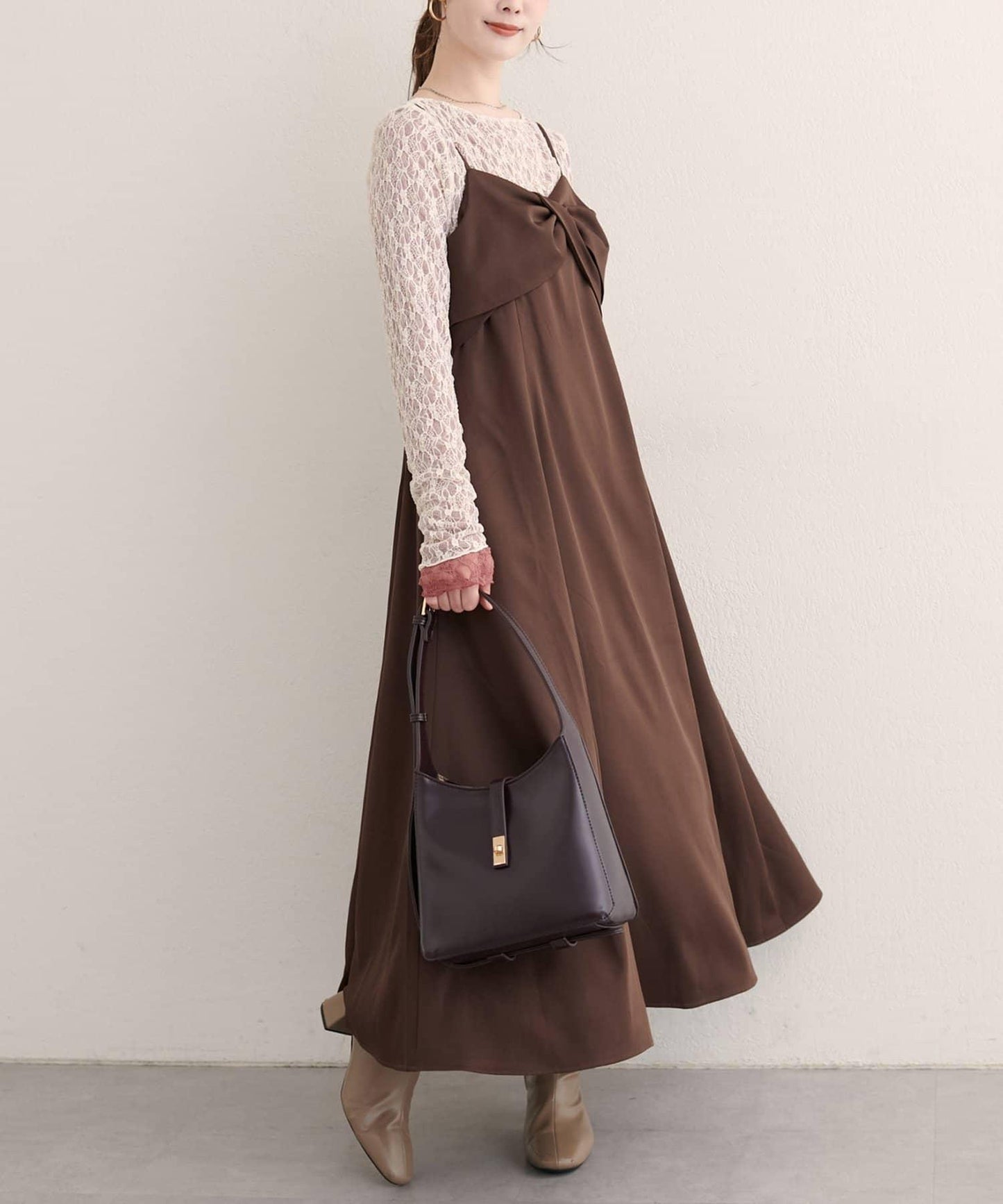 〈osono〉扭結蝴蝶結吊帶連衣裙