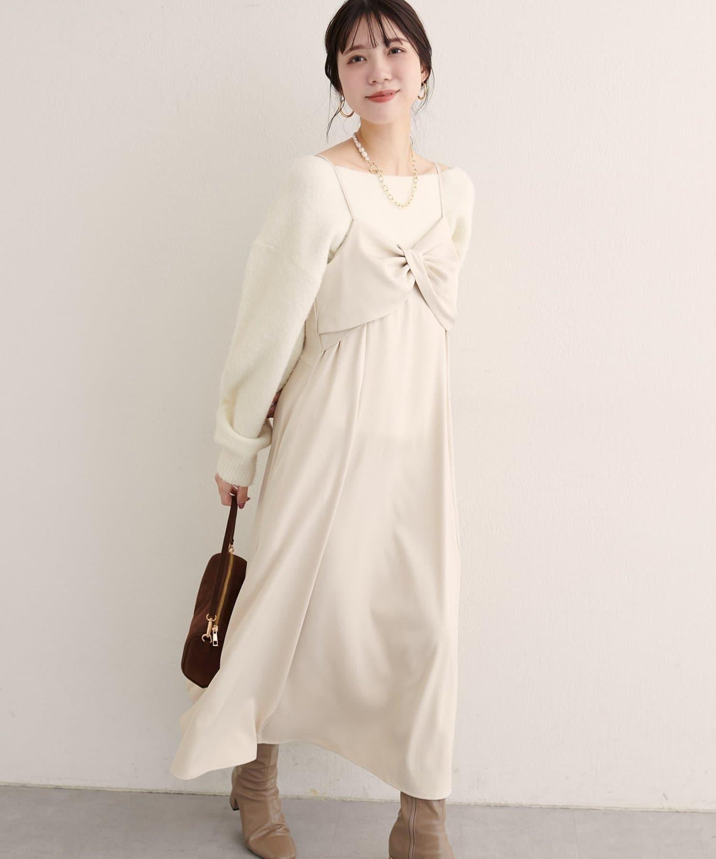 〈osono〉扭結蝴蝶結吊帶連衣裙