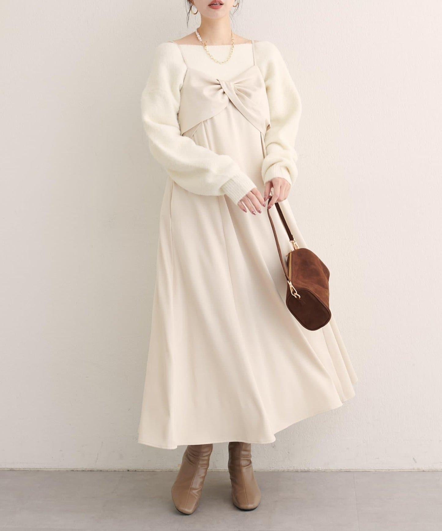 〈osono〉扭結蝴蝶結吊帶連衣裙