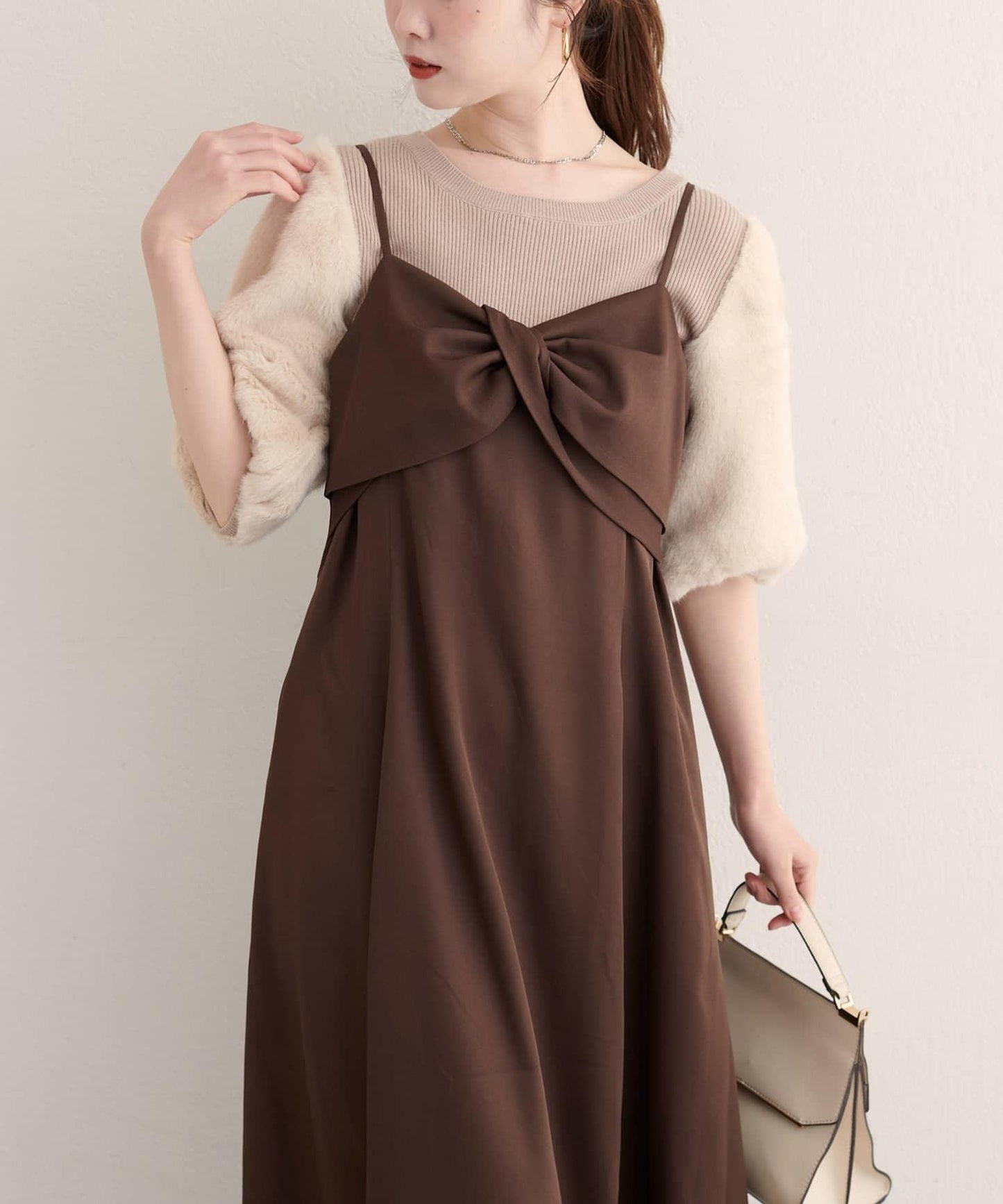 〈osono〉扭結蝴蝶結吊帶連衣裙