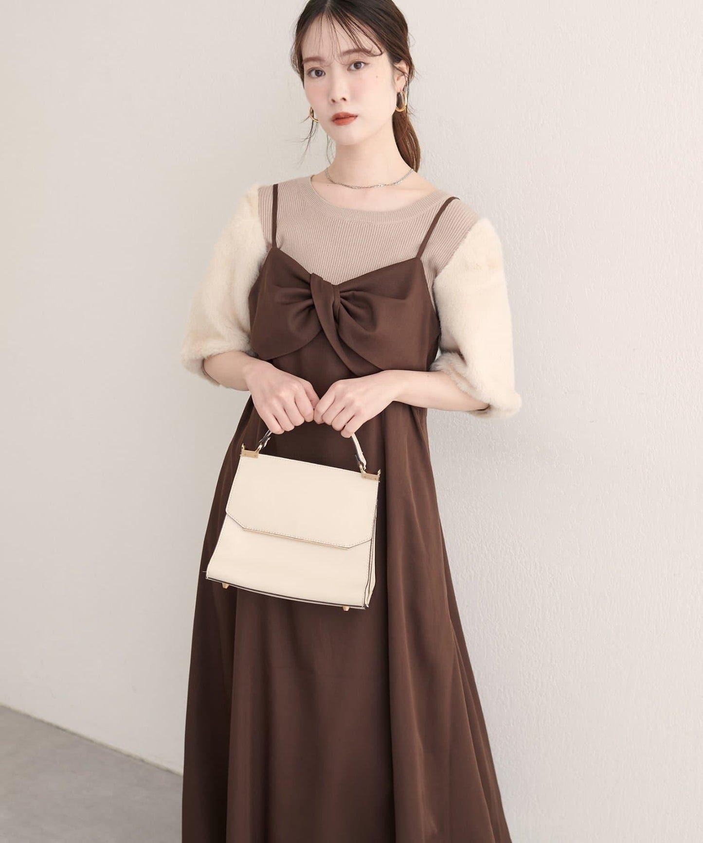 〈osono〉扭結蝴蝶結吊帶連衣裙