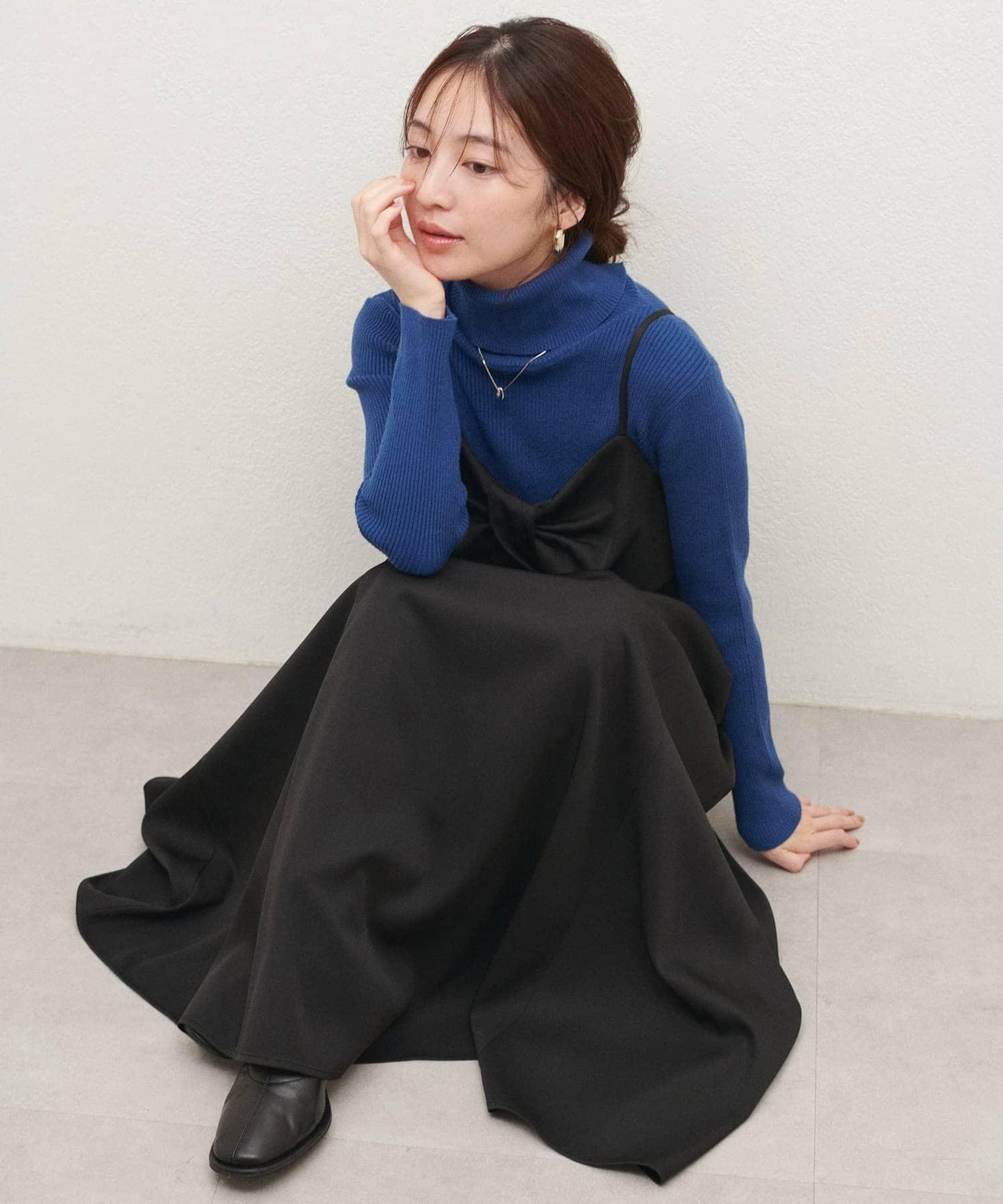 〈osono〉扭結蝴蝶結吊帶連衣裙