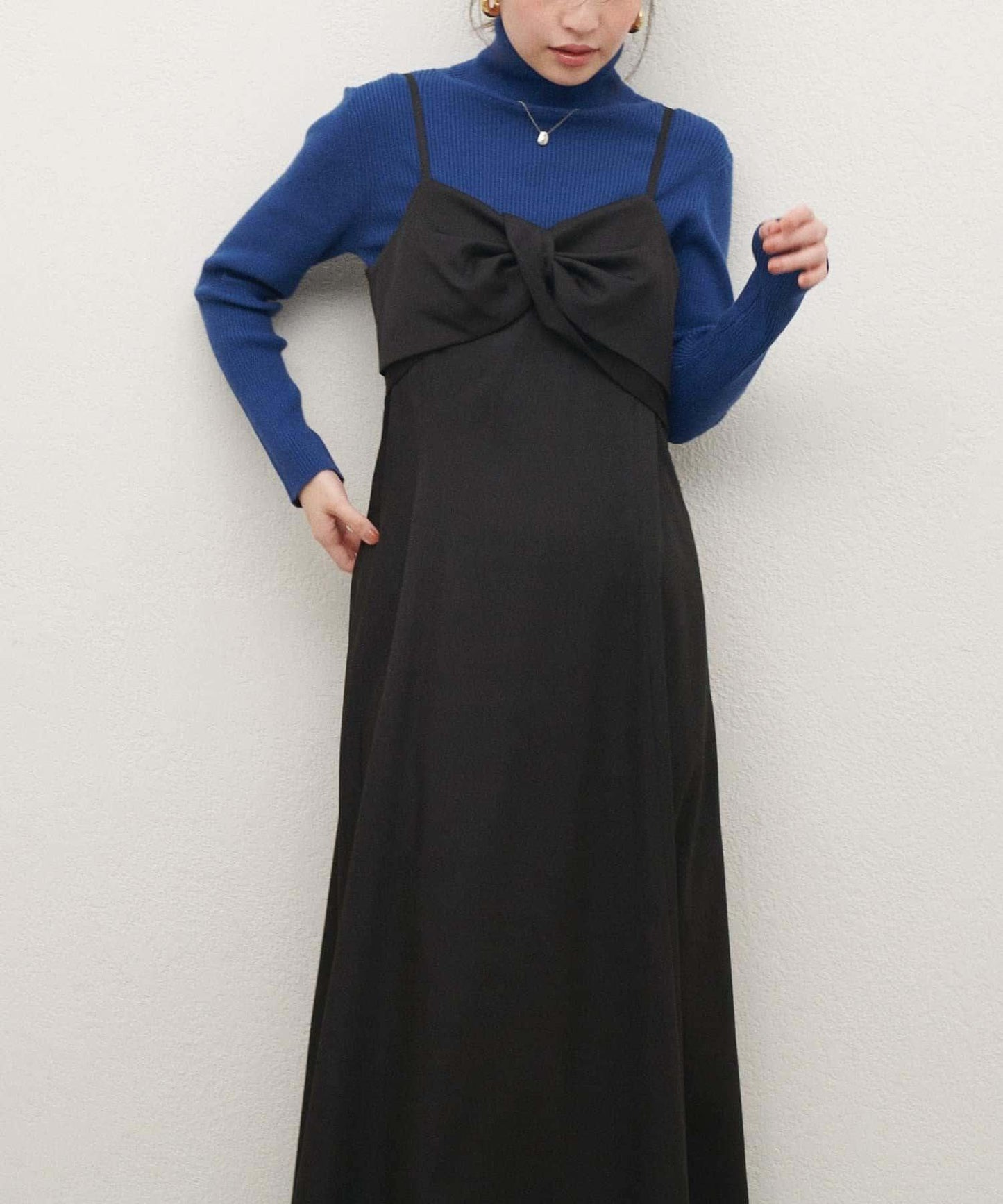 〈osono〉扭結蝴蝶結吊帶連衣裙