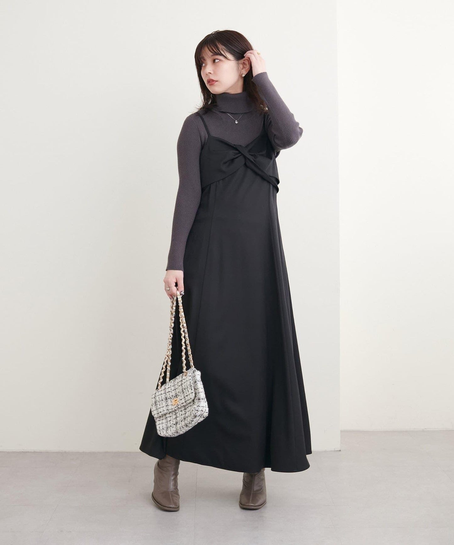 〈osono〉扭結蝴蝶結吊帶連衣裙