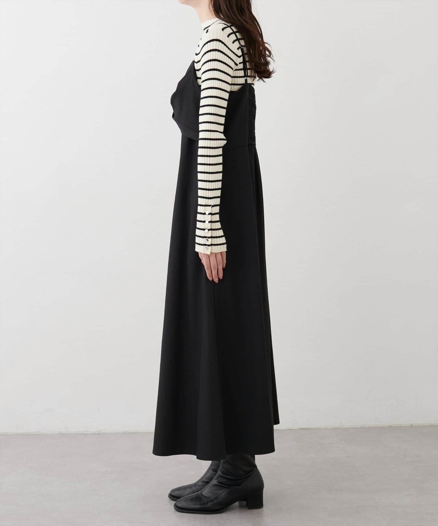 〈osono〉扭結蝴蝶結吊帶連衣裙