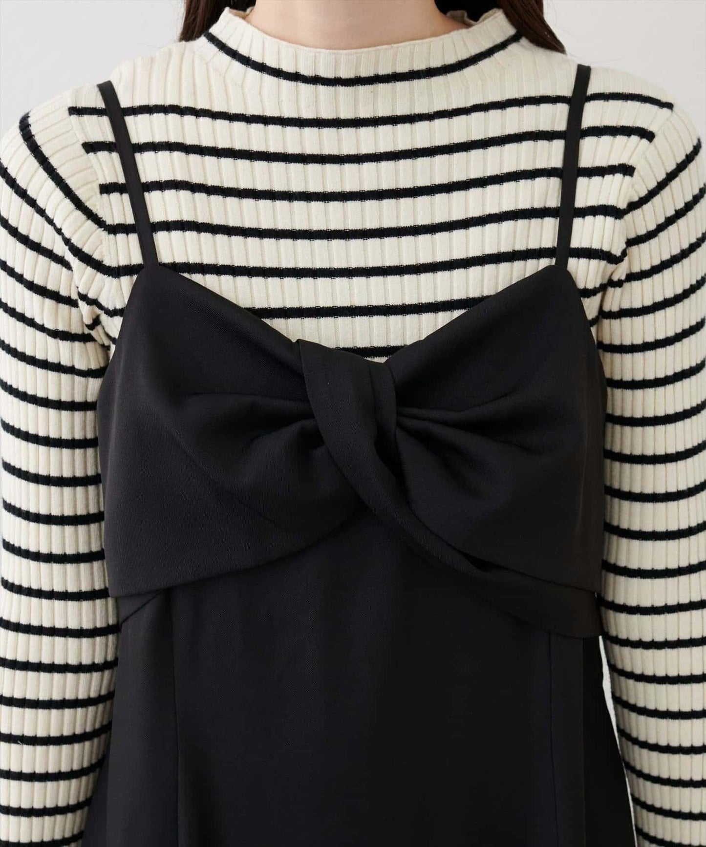 〈osono〉扭結蝴蝶結吊帶連衣裙