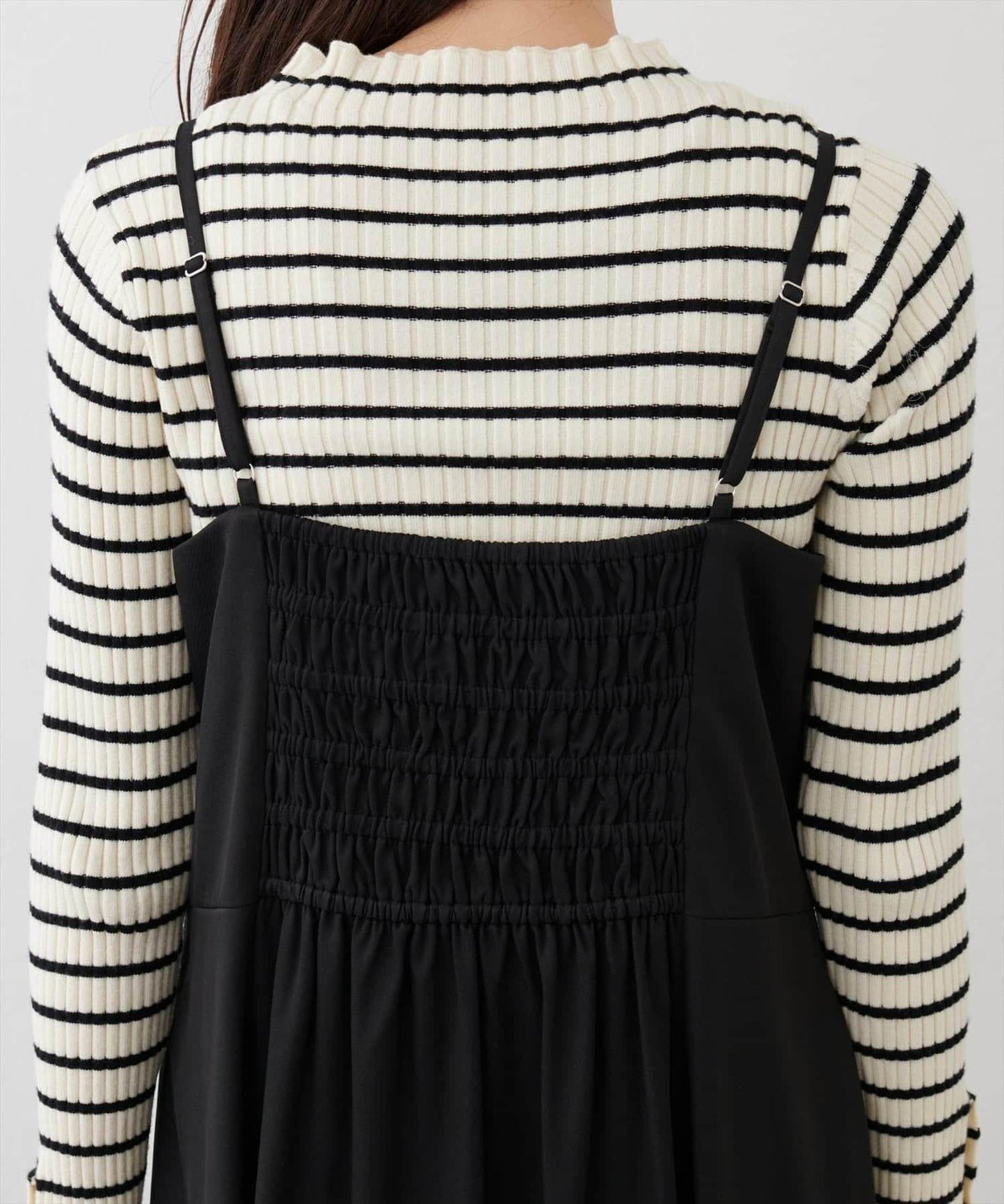 〈osono〉扭結蝴蝶結吊帶連衣裙