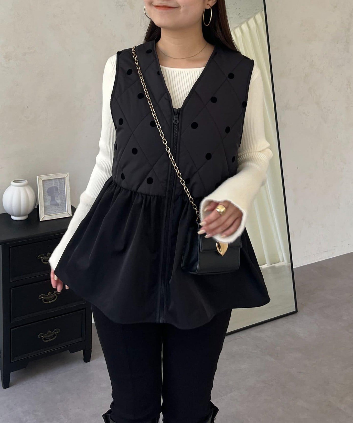 植絨波點絎縫荷葉邊背心