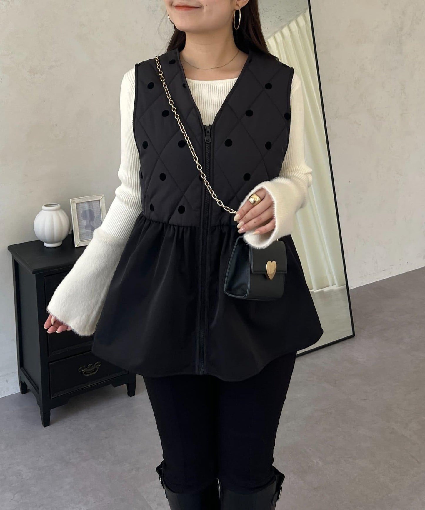 植絨波點絎縫荷葉邊背心