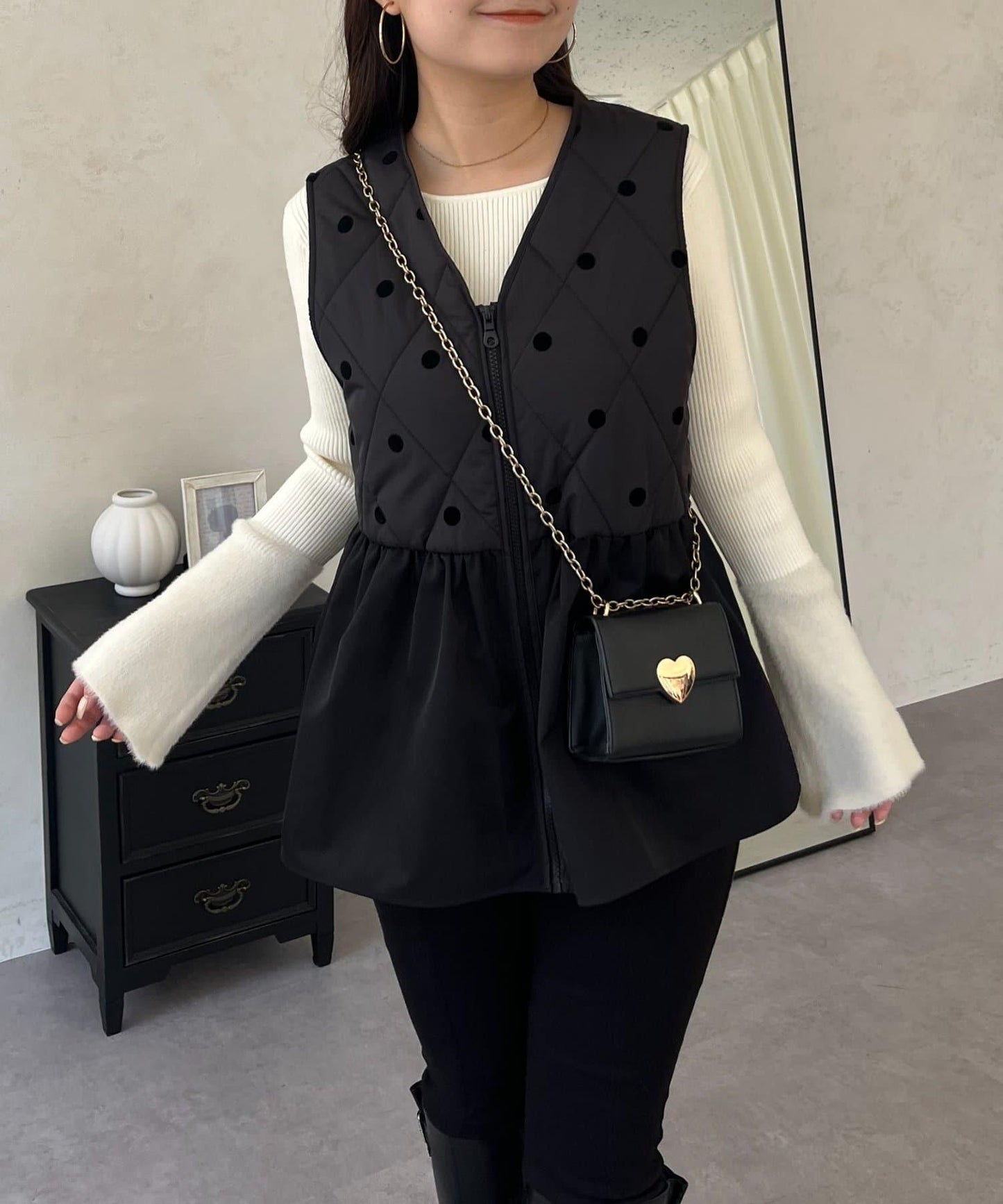 植絨波點絎縫荷葉邊背心