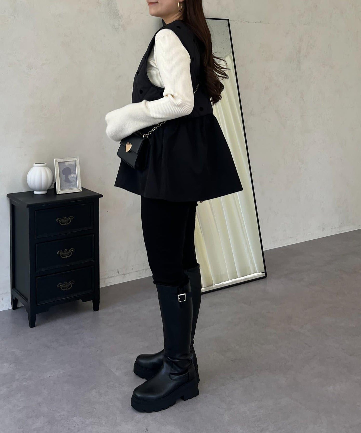 植絨波點絎縫荷葉邊背心