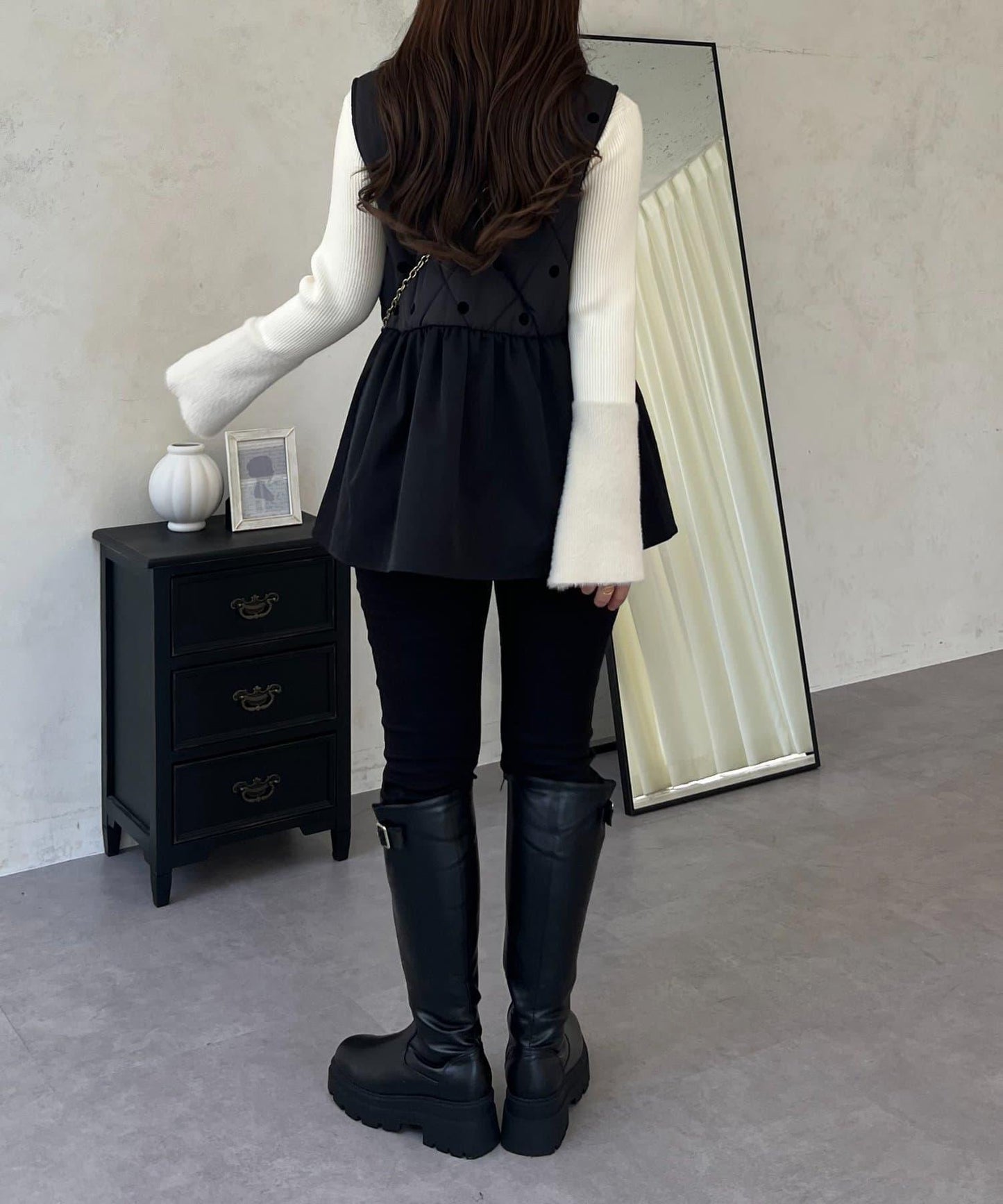 植絨波點絎縫荷葉邊背心