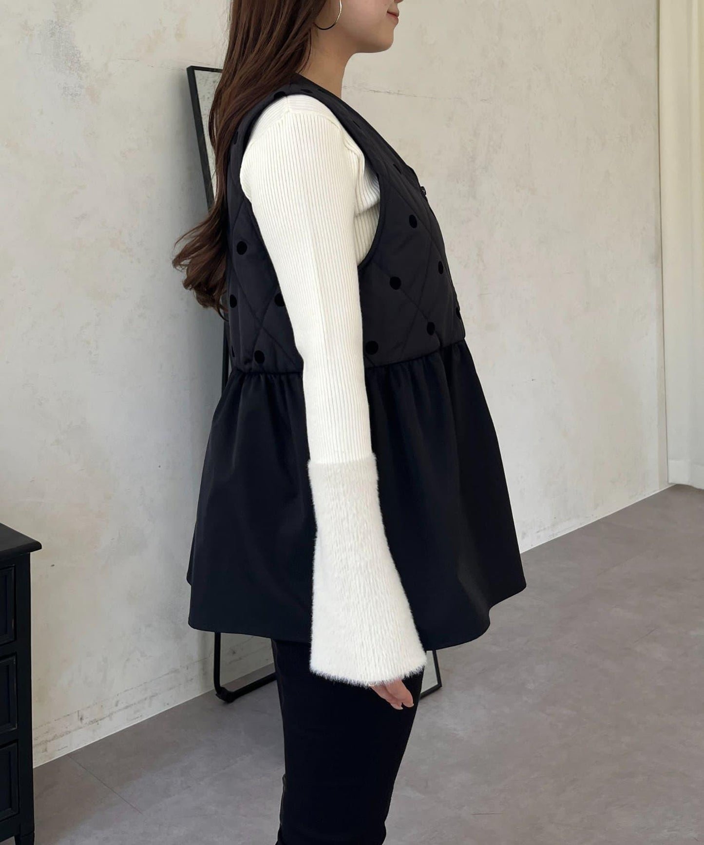 植絨波點絎縫荷葉邊背心