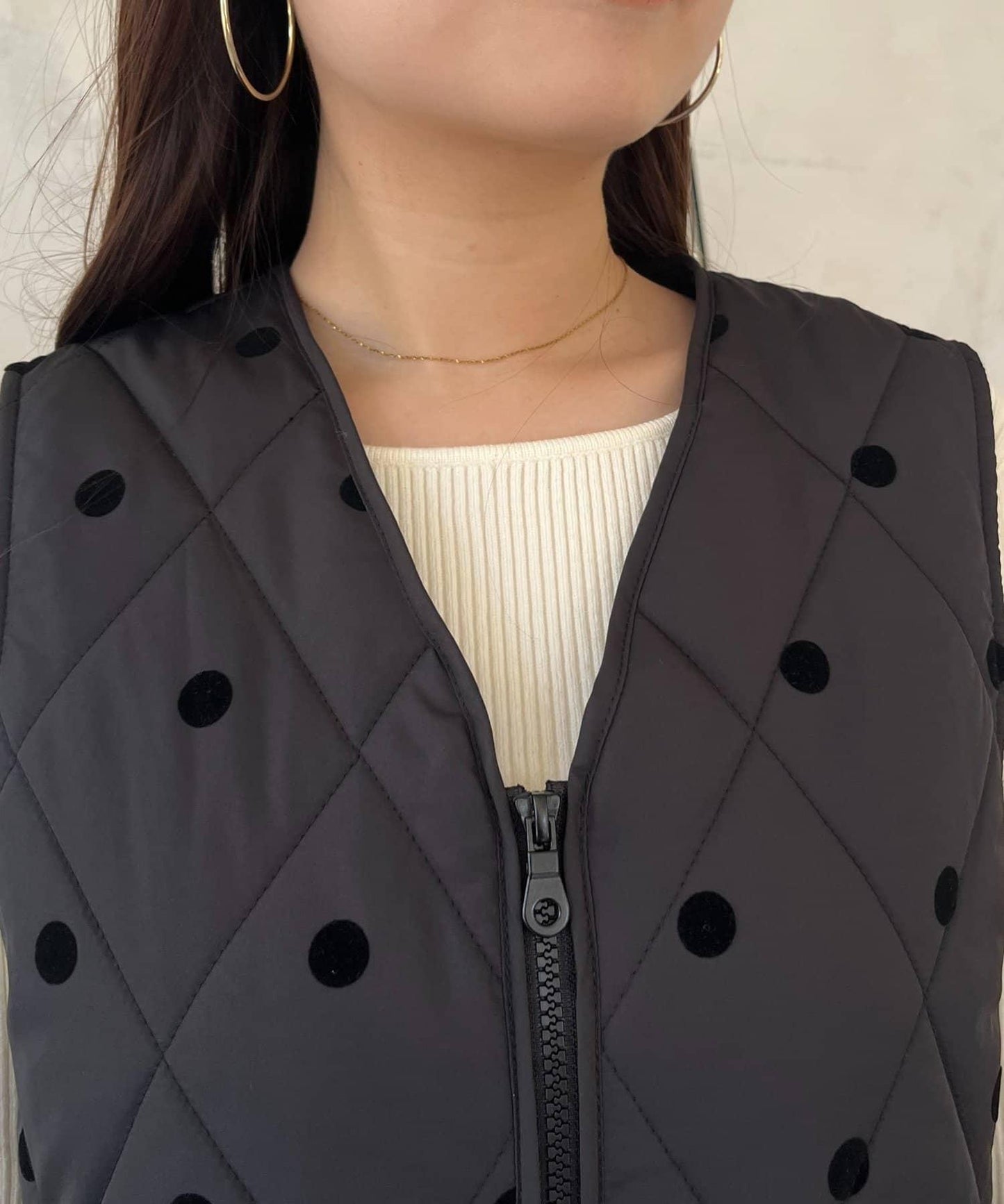 植絨波點絎縫荷葉邊背心