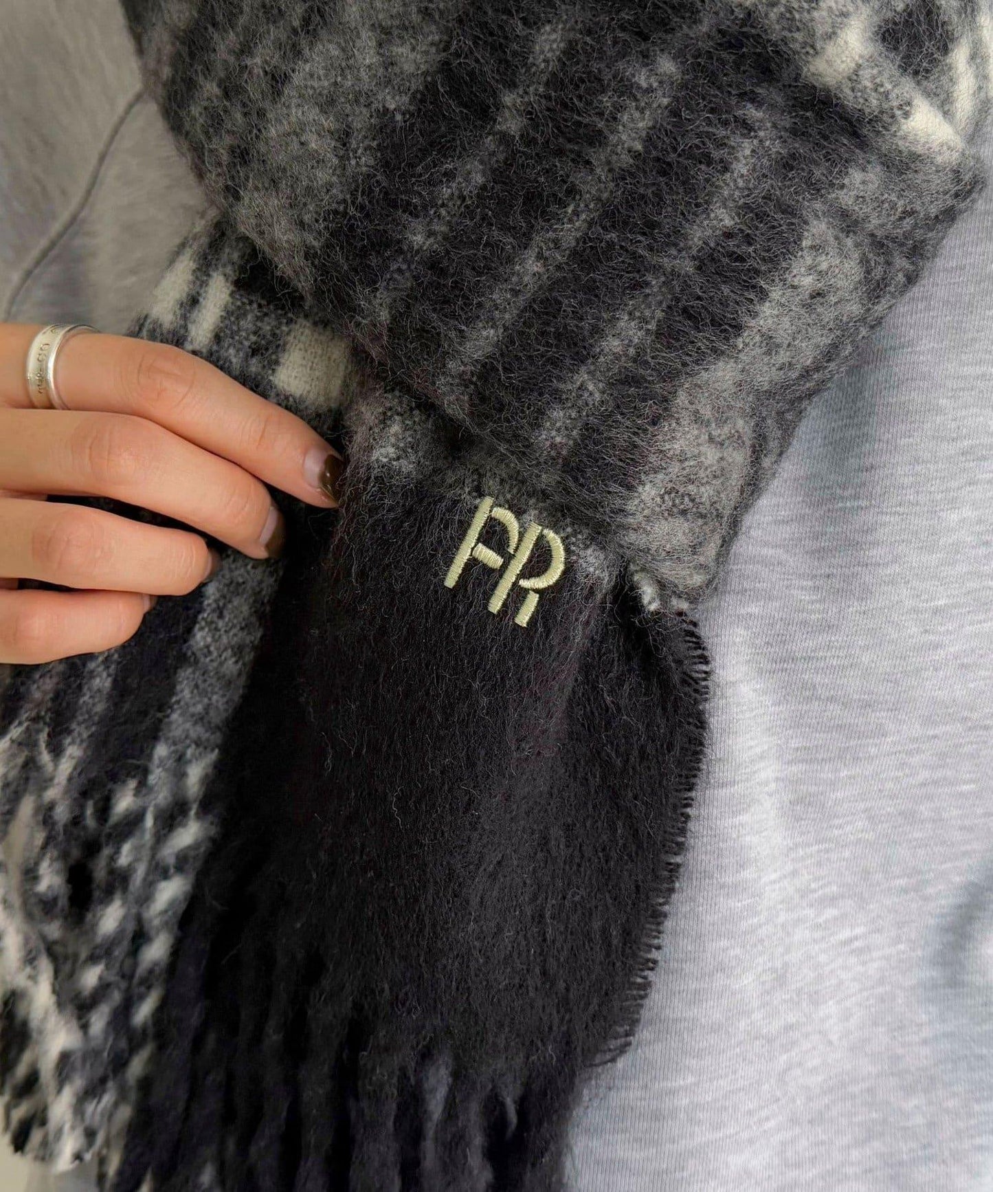 輕盈粗花呢格紋圍巾45