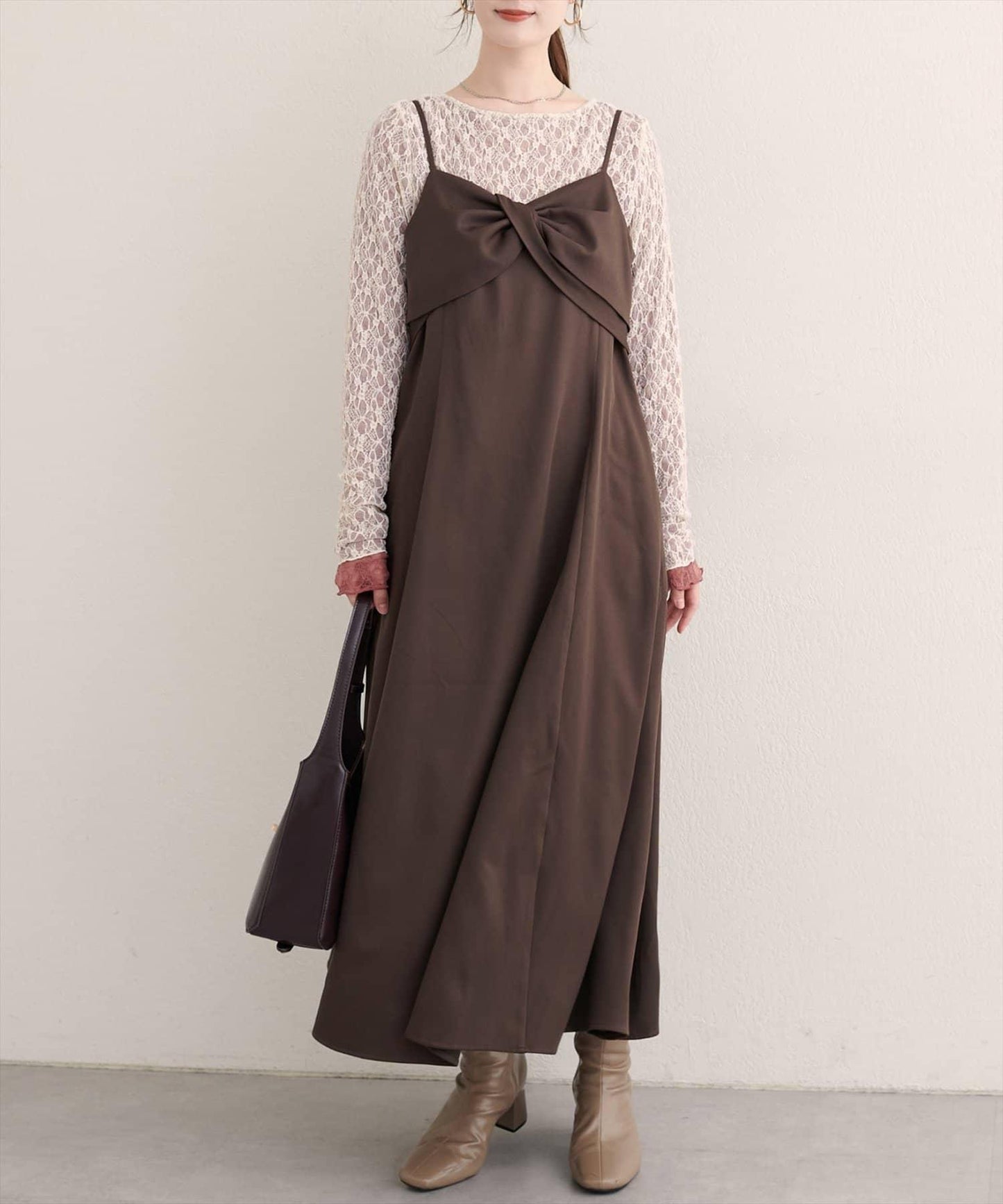 〈osono〉扭結蝴蝶結吊帶連衣裙