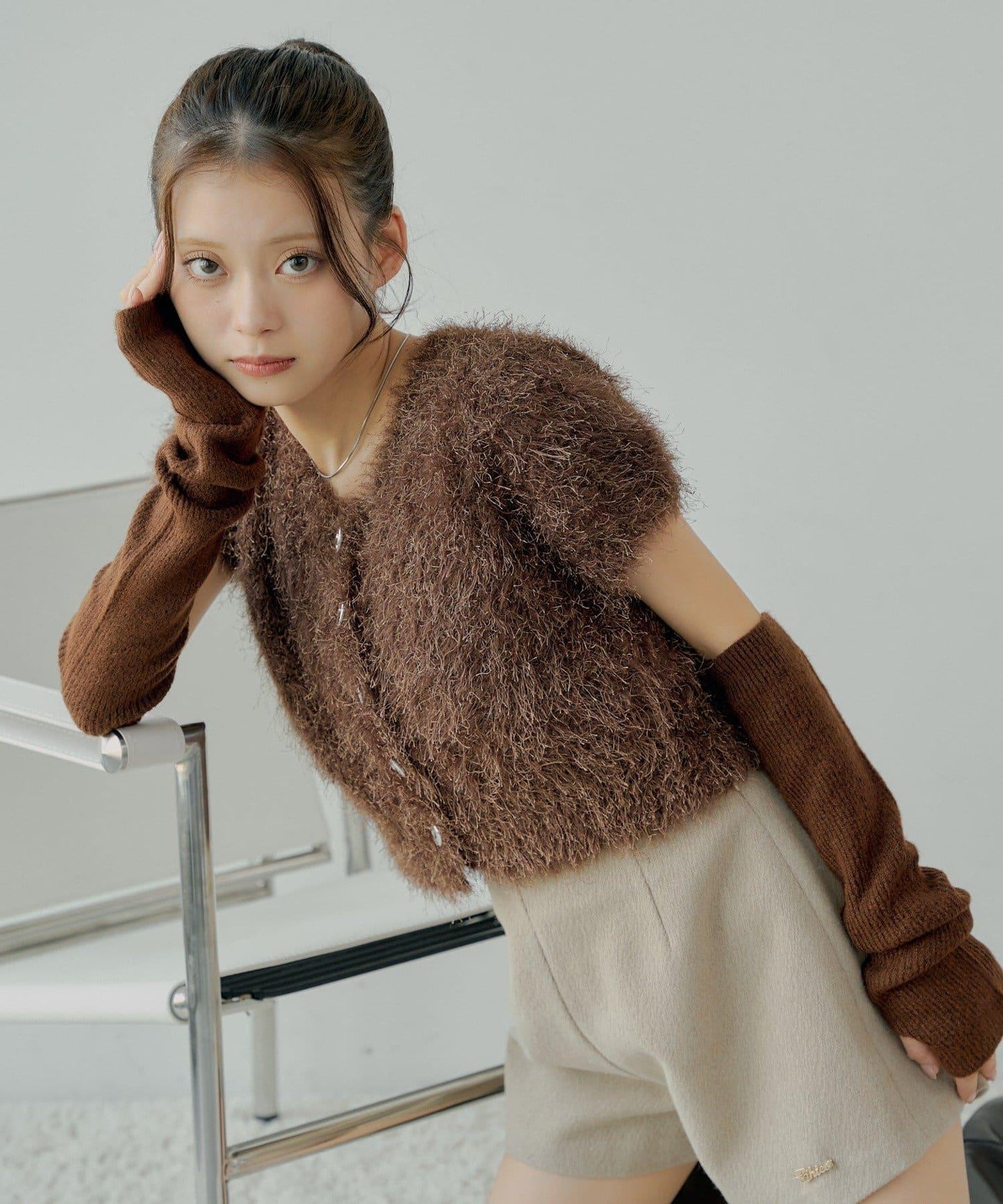 【Chico】帶羅紋護臂毛絨短袖針織衫