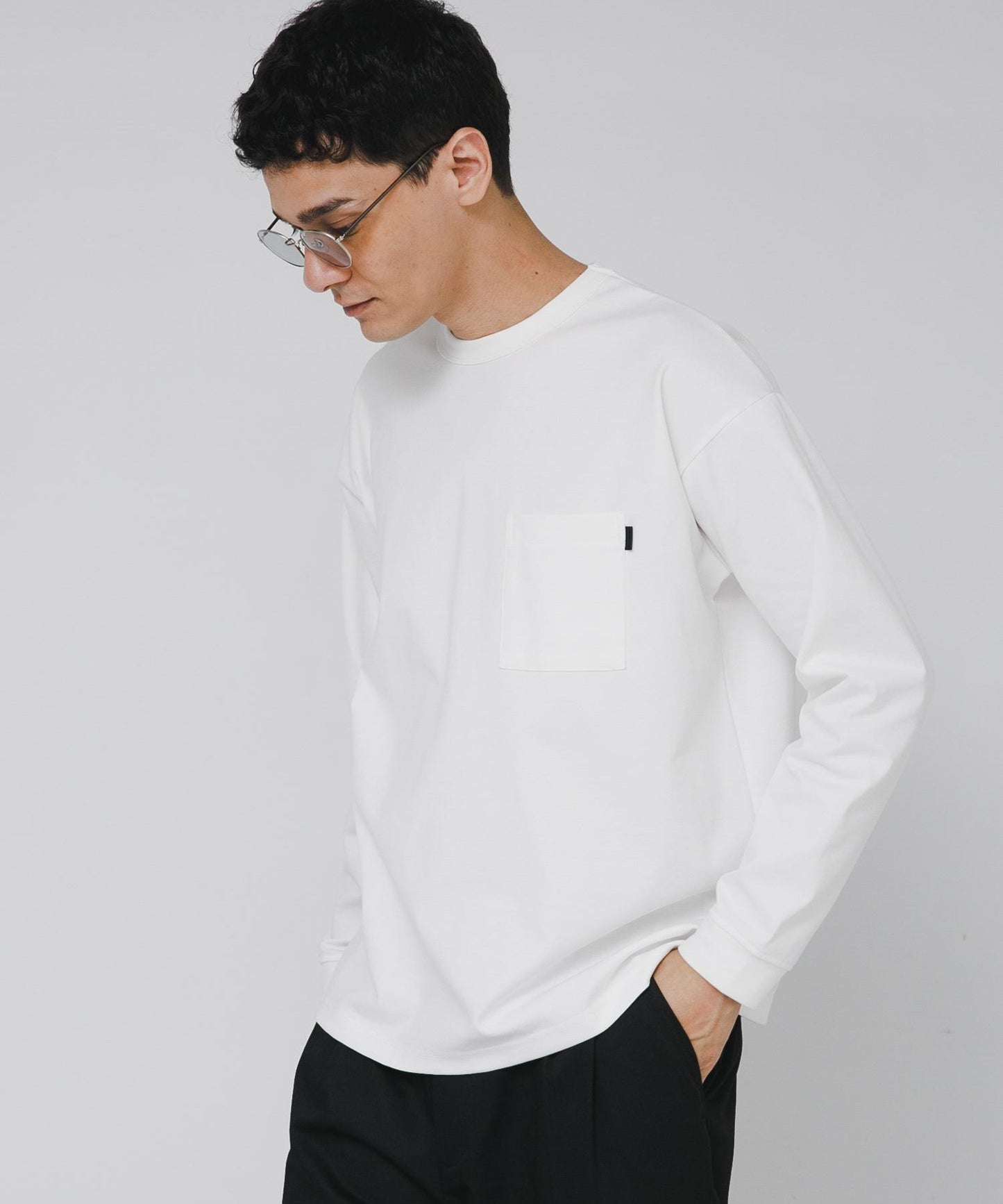 帶口袋長袖T恤