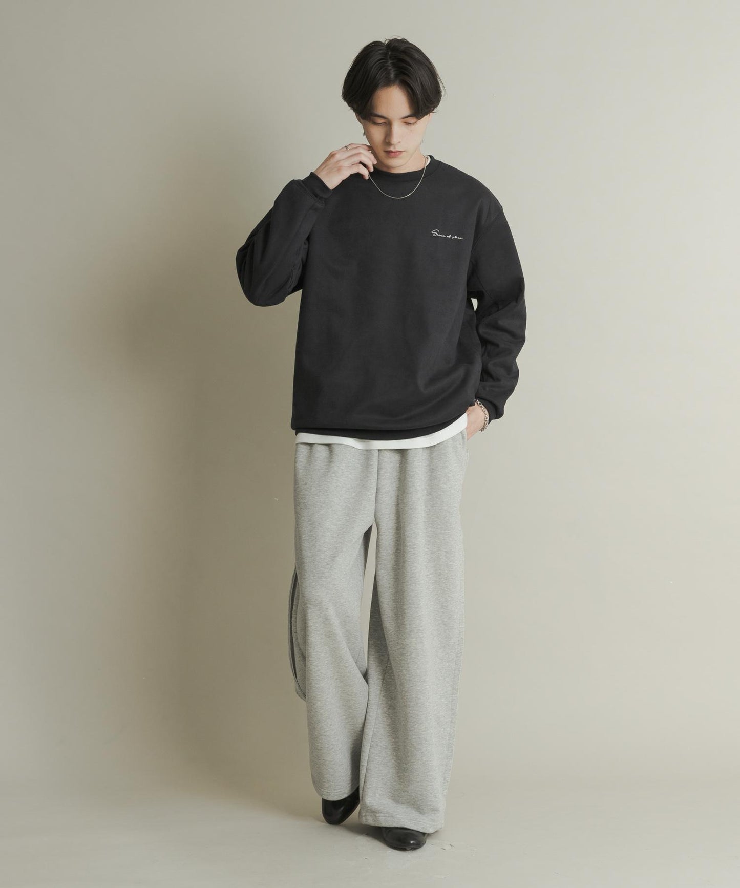 刺繡仿麂皮圓領衛衣