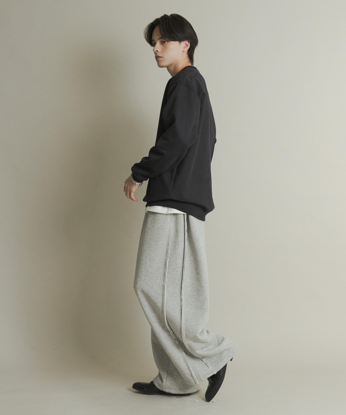 刺繡仿麂皮圓領衛衣