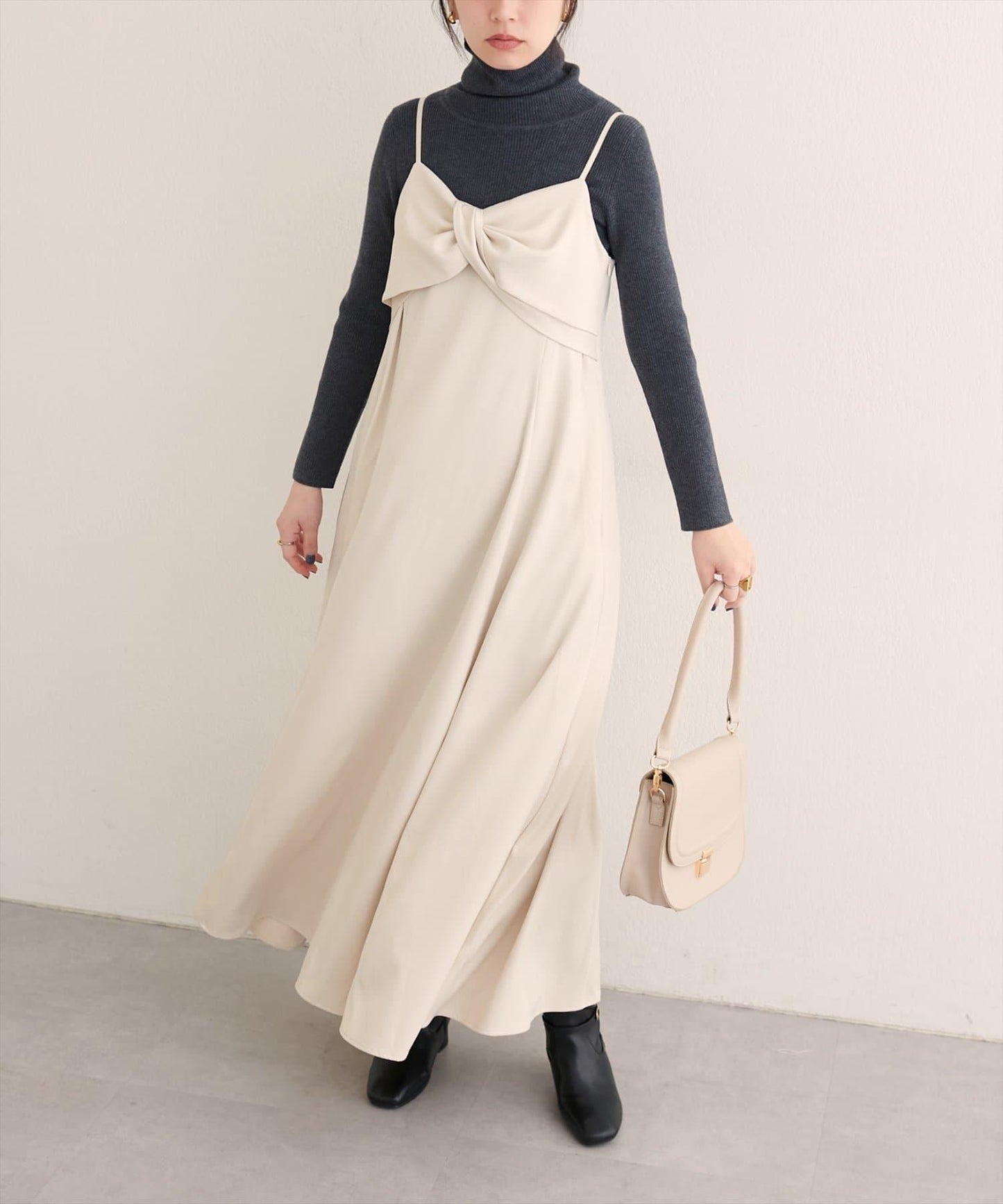 〈osono〉扭結蝴蝶結吊帶連衣裙