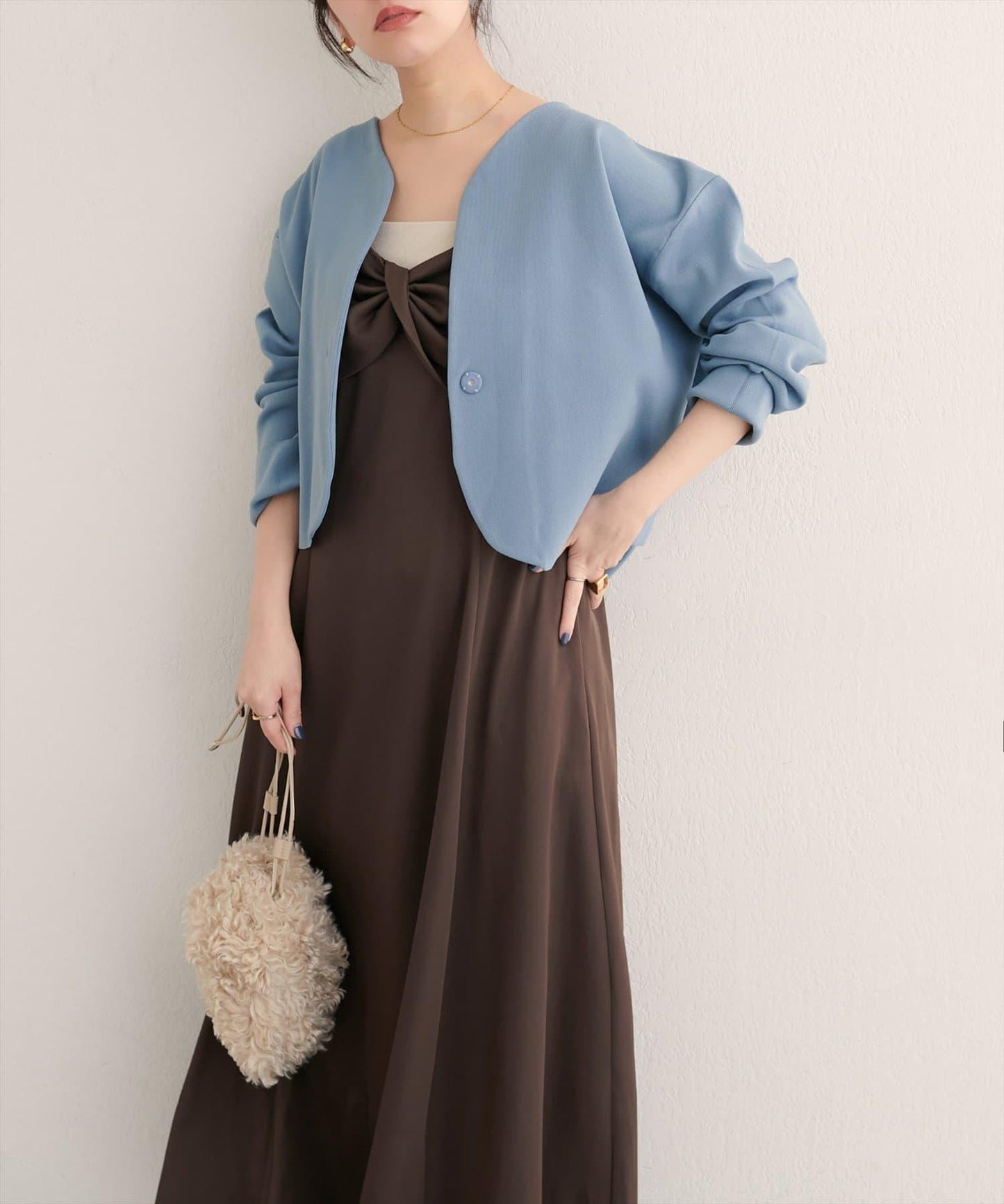 〈osono〉扭結蝴蝶結吊帶連衣裙