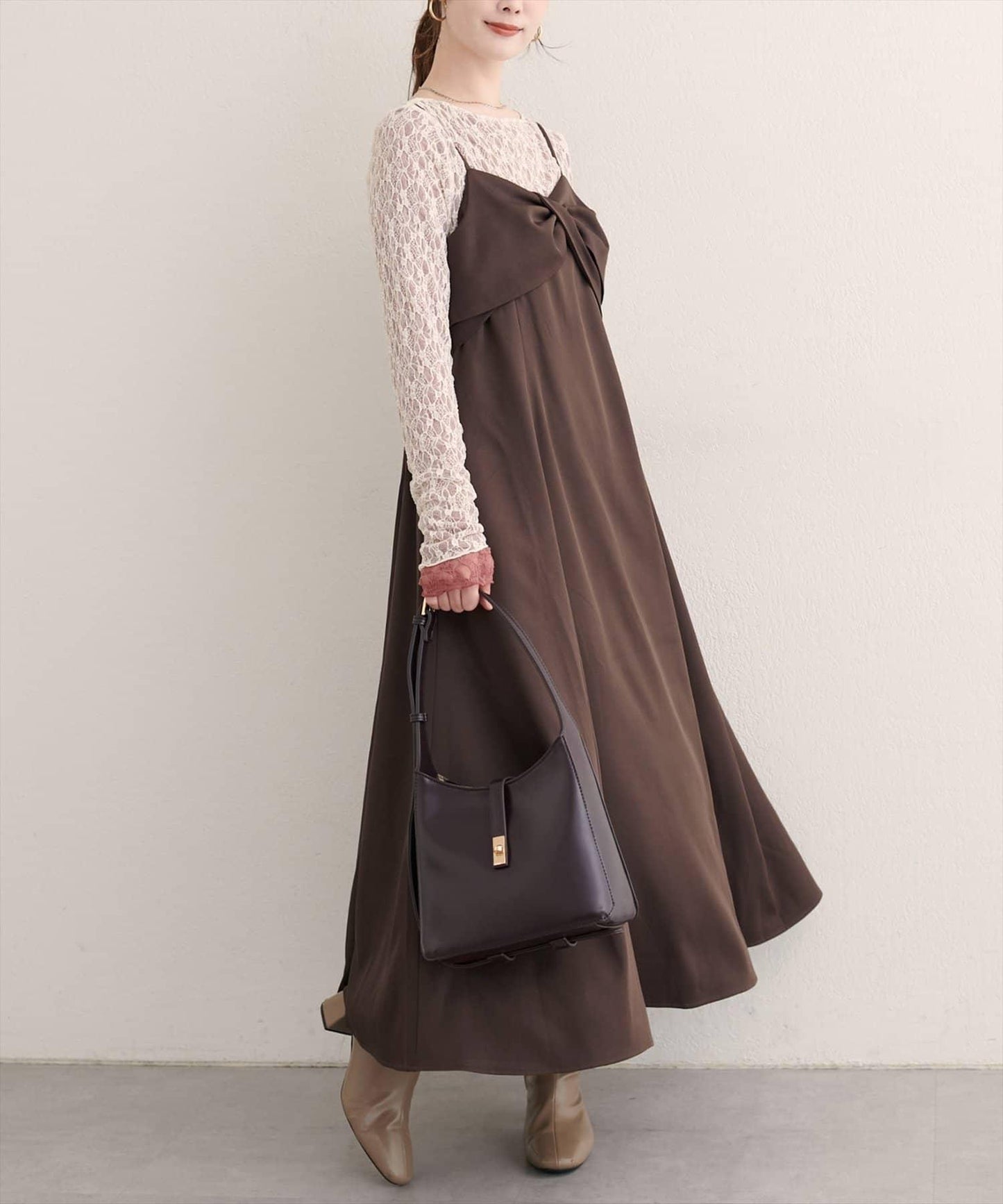 〈osono〉扭結蝴蝶結吊帶連衣裙