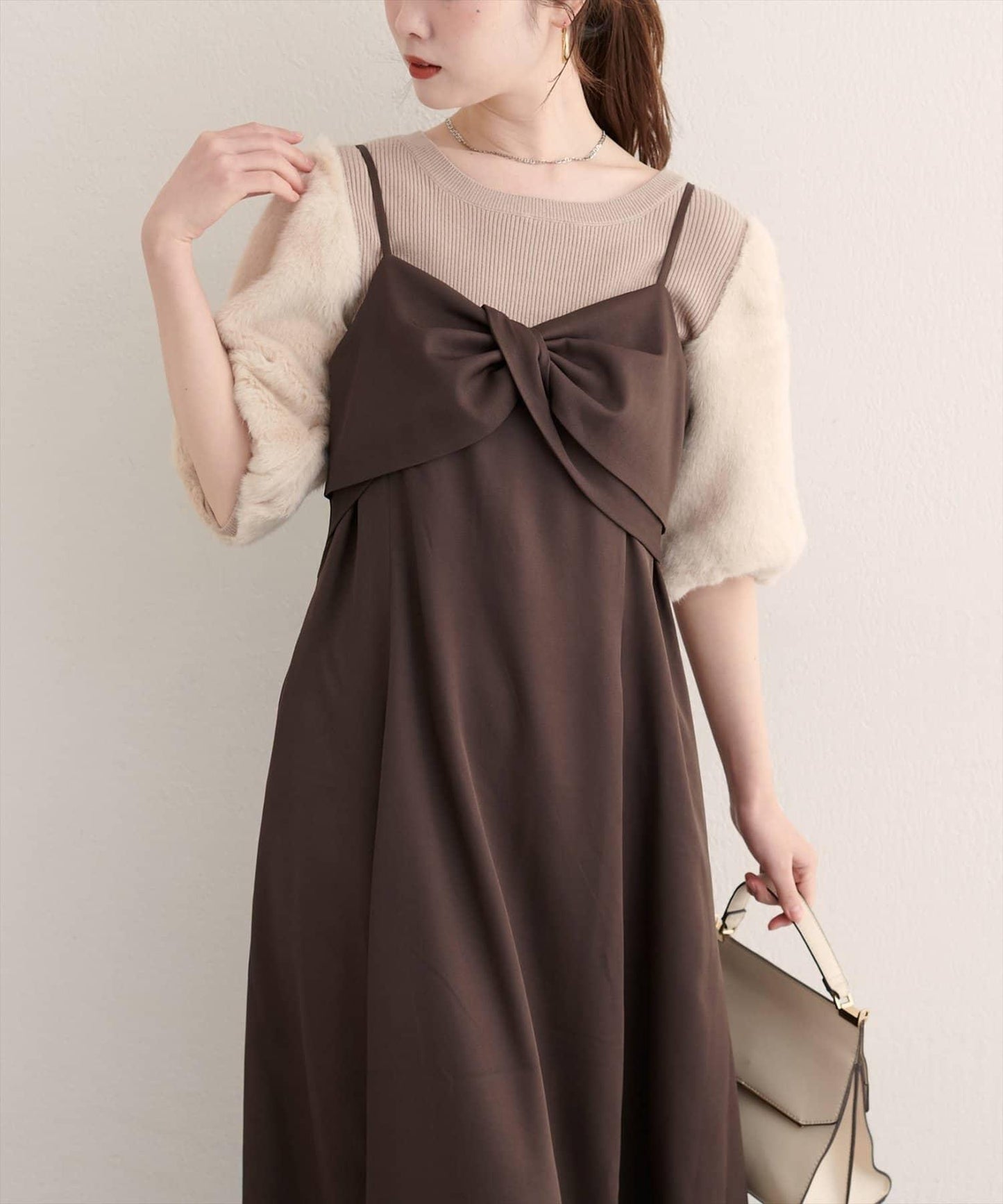 〈osono〉扭結蝴蝶結吊帶連衣裙