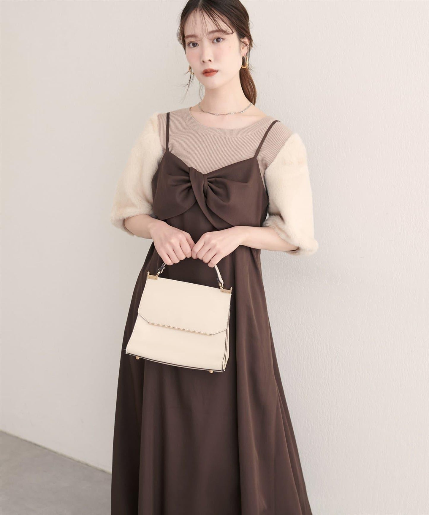 〈osono〉扭結蝴蝶結吊帶連衣裙