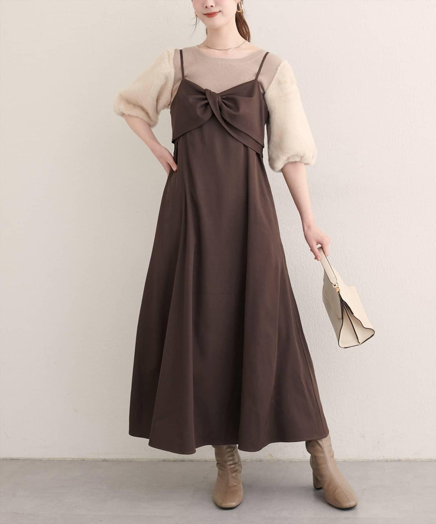 〈osono〉扭結蝴蝶結吊帶連衣裙