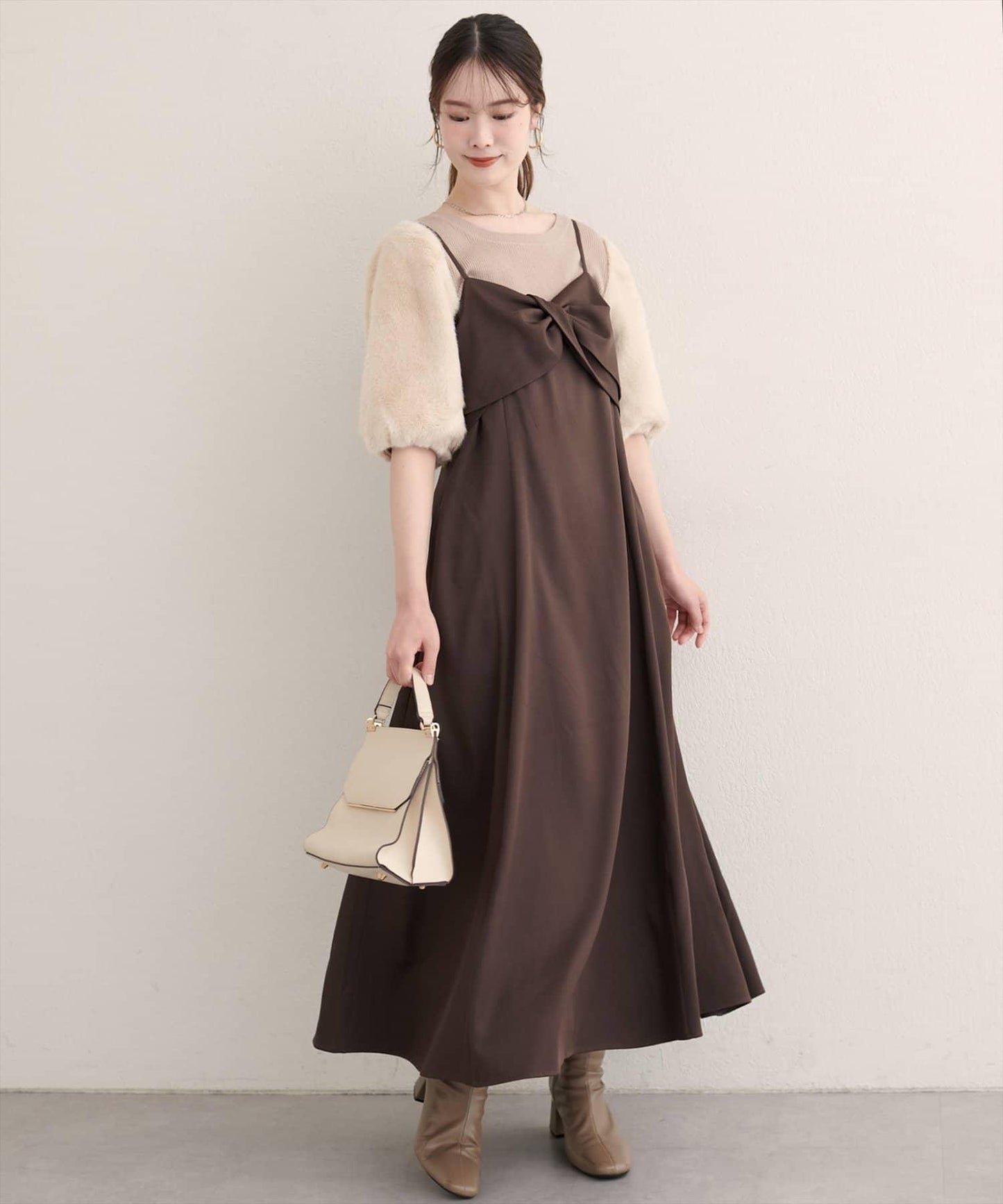 〈osono〉扭結蝴蝶結吊帶連衣裙